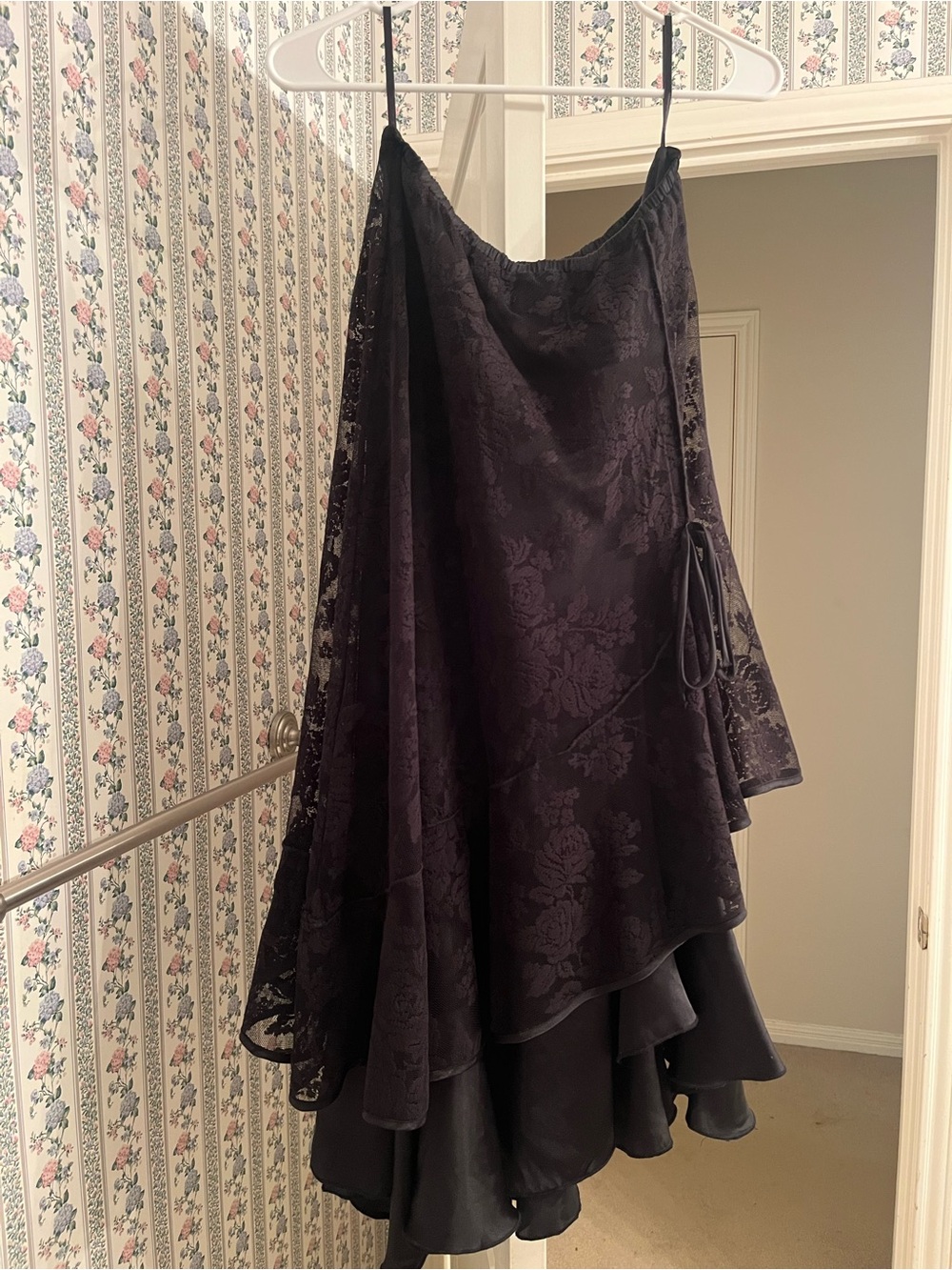 Black Lace Layered A-Line Skirt - Elegant Evening Wear 8R